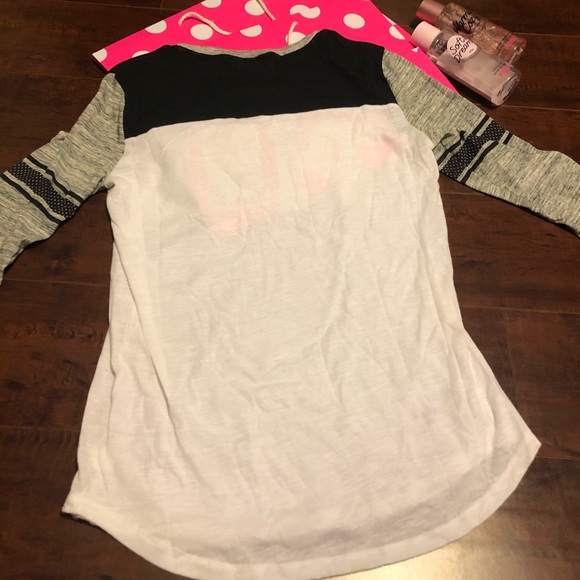 ❌ SOLD ❌ Victoria Secret Pink Baseball Tee - Picture 5 of 7
